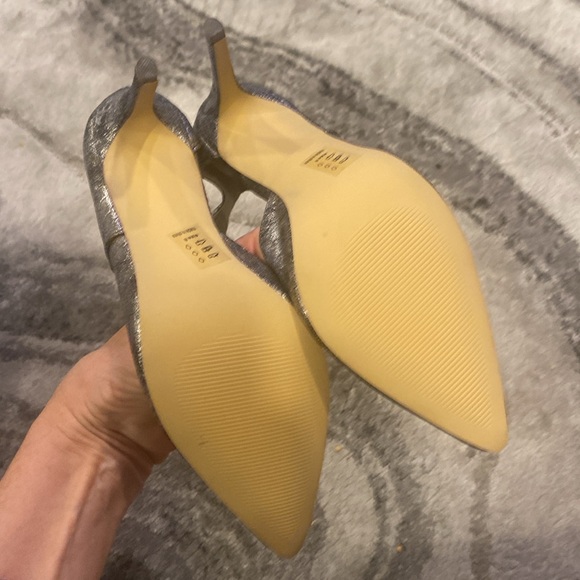 Michael Antonio Women's Janine Silver Snake D'Orsay Pump; size 8 no box - Picture 6 of 9